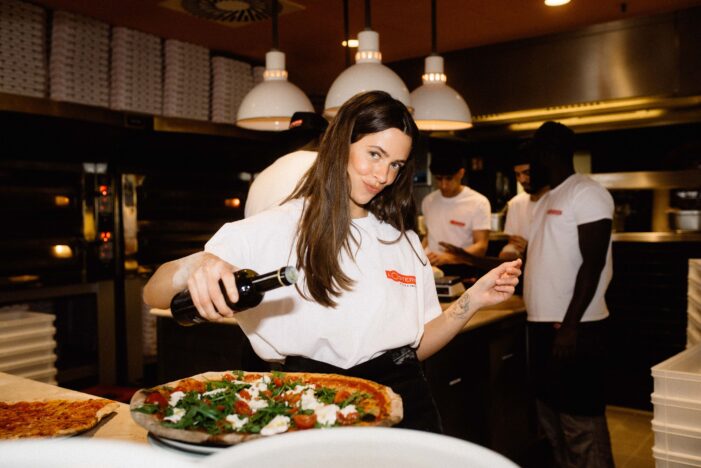 Pizza essen und Gutes tun