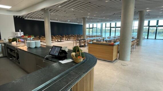 Kulinarischer Genuss für Mitarbeitende und Besucher / Klüh eröffnet Cantinetta am EUREF-Campus Düsseldorf Kulinarischer Genuss für Mitarbeitende und Besucher / Klüh eröffnet Cantinetta am EUREF-Campus Düsseldorf