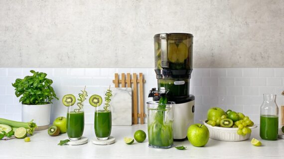 Kuvings zeigt wie sich eine Saft Routine mit einem Kaltpressen Entsafter in den Alltag integrieren lässt