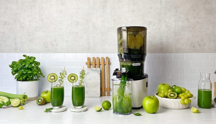 Kuvings zeigt wie sich eine Saft Routine mit einem Kaltpressen Entsafter in den Alltag integrieren lässt