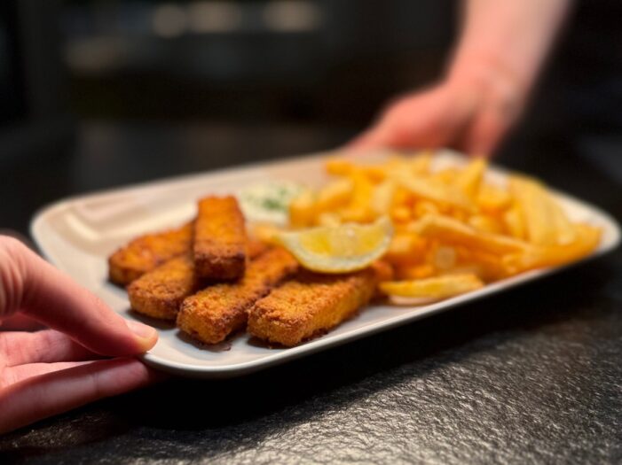 Käpt’n iglos Fisch Freitag im Miniatur Wunderland: iglo unterstützt die „Ich kann es mir nicht leisten“-Aktion