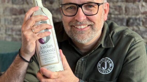 Eine Olivenölflasche aus Papier. Kein Witz.