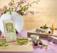 Wenn Japan in Rosa erblüht: Lindt feiert die Sakura-Saison mit einer streng limitierten Tokyo Style Chocolade Edition: Matcha Sakura