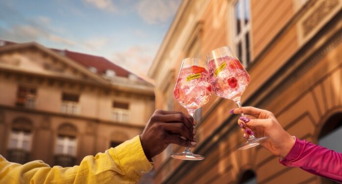 C’est la vie, Wild Berry – Schweppes feiert das Lebensgefühl des Signature Drinks