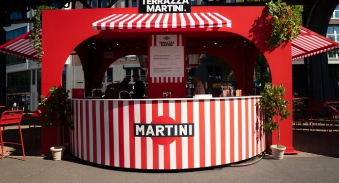 Ein ‚Salute‘ auf die Aperitivo-Kultur: TERRAZZA MARTINI geht auf Deutschland-Tour
