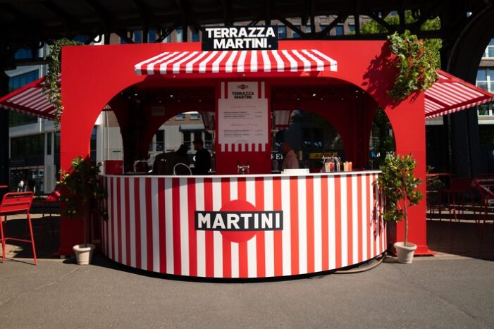 Ein ‚Salute‘ auf die Aperitivo-Kultur: TERRAZZA MARTINI geht auf Deutschland-Tour