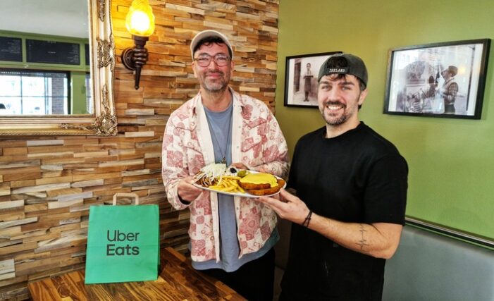 Marteria & Pfeiler Grill launchen neues Kultgericht. Inspiriert vom Taxi Teller: Uber Pfanne exklusiv über Uber Eats erhältlich