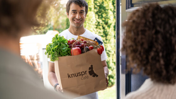 Grenzenloser Einkauf: Knuspr startet Sonntagslieferung durch Gastro-Tochter