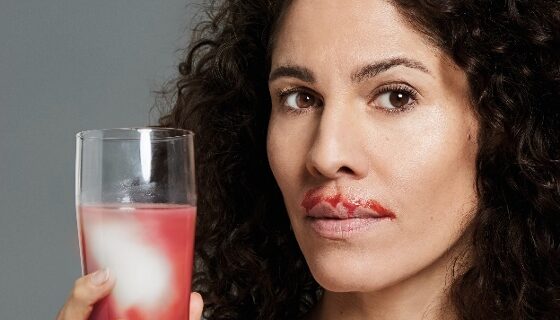 Jasmin Gerat zeigt sich mit provokantem Motiv: Schauspielerin unterstützt PETA-Kampagne gegen Milch