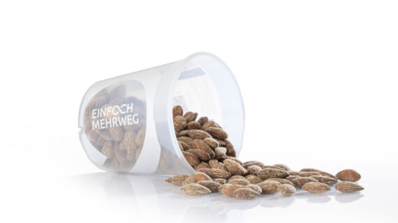 Snacken ohne Reue: nussmart führt neues Produktsortiment in nachhaltigen Mehrwegbechern ein