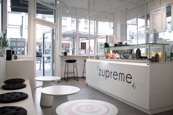 Zupreme Cafe: Frozen Yogurt & More eröffnet in Darmstadt – Neuer Hotspot für bewussten Genuss Zupreme Cafe: Frozen Yogurt & More eröffnet in Darmstadt – Neuer Hotspot für bewussten Genuss