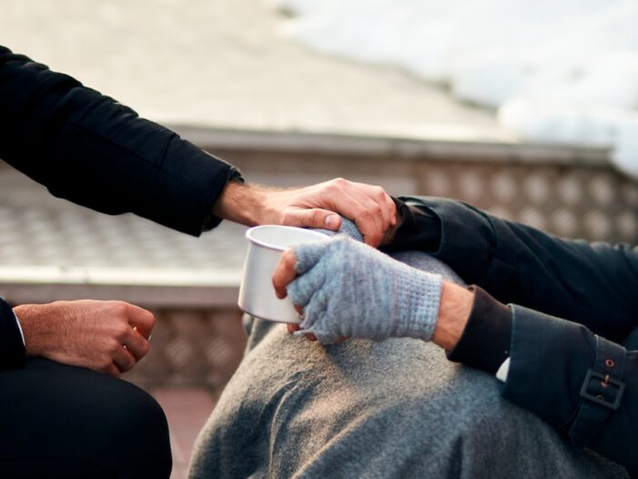 Knuspr startet Spendenaktion „Wärme schenken“ zugunsten der Johanniter-Kältehilfe