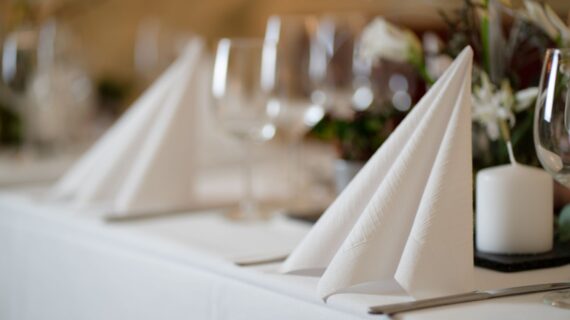 Effizienz trifft Eleganz: Point-to-Point Servietten als Game Changer im Gastgewerbe