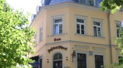 Welt-Bestattung Würzburg:  vom Grab zum Leichenschmaus