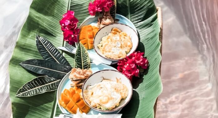 Floating Breakfast im Pool im Hotel Sansibar: Hotel Green Ocean Zanzibar Floating Breakfast im Pool im Hotel Sansibar: Hotel Green Ocean Zanzibar